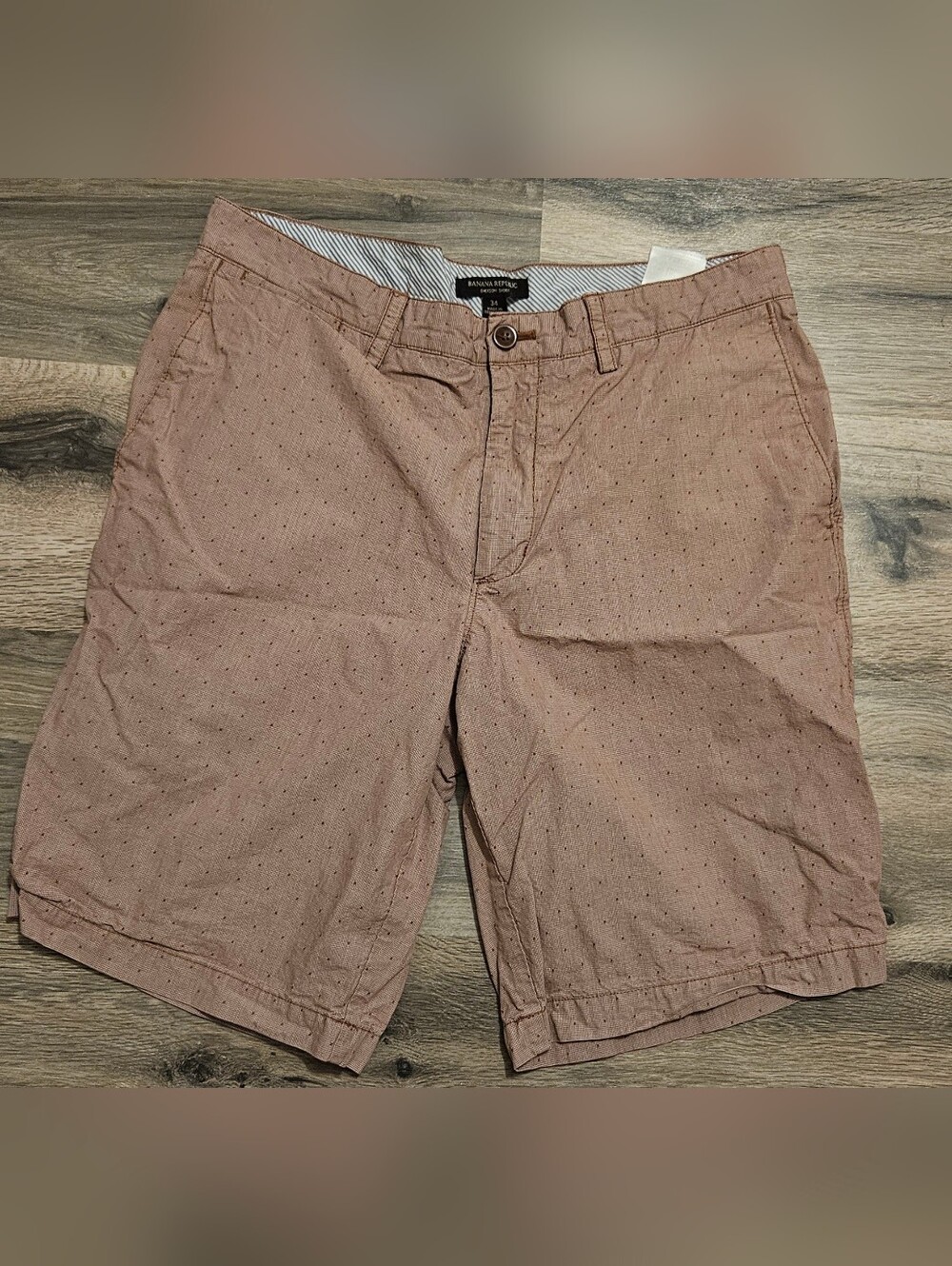 Banana Republic Men’s Dusty Red Microdot Flat-Front Shorts